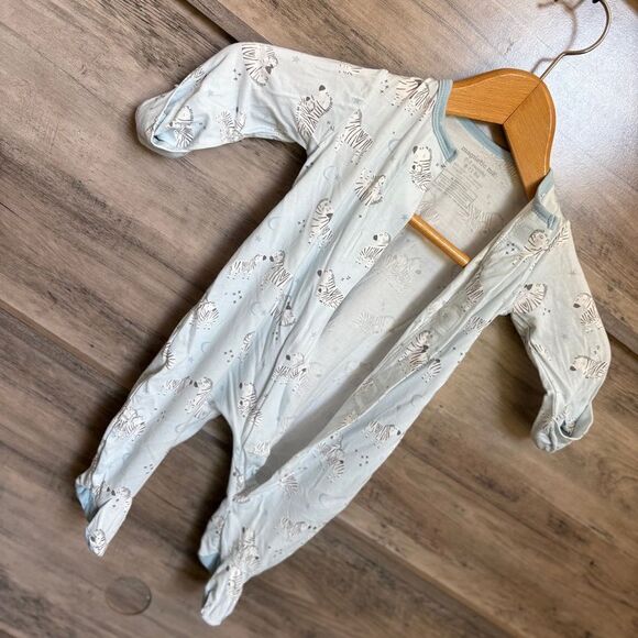 Magnetic Me Blue Zebra Print Kids Footie Onesie 8-12 lbs 0-3 mo preworn great co - Picture 4 of 10